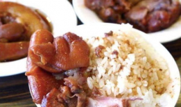 娱乐吃瓜酱猪脚饭视频,揭秘网红美食背后的故事