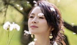 胖妞吃瓜看娱乐